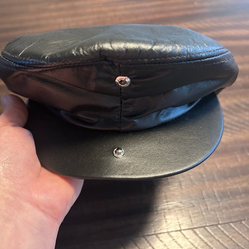 Harvard Men’s Genuine Leather Cabbie Hat Size Medium  Made in the USA